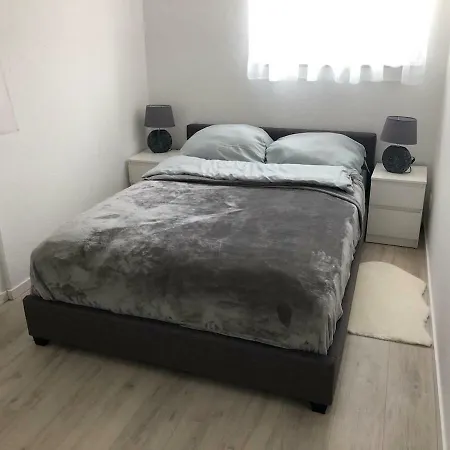 Moderne 3-zimmer In Stuttgart-freiberg Apartment